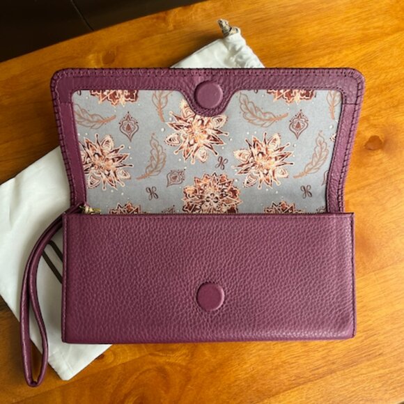HOBO International Plum ERA (SO_Plum) Leather Wrist Wallet NWT - Picture 4 of 4